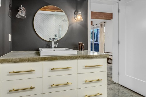 111 Horbury Rd, Cumberland, BC 