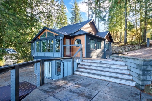 111 Horbury Rd, Cumberland, BC 
