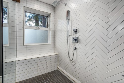 111 Horbury Rd, Cumberland, BC 