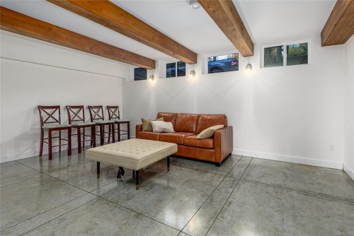 111 Horbury Rd, Cumberland, BC 