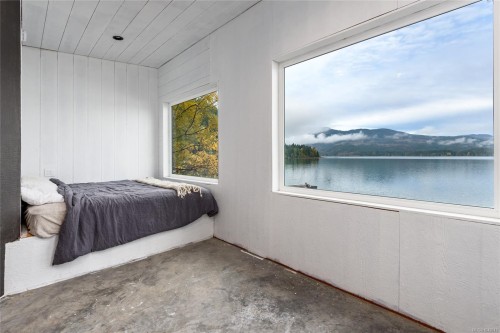 111 Horbury Rd, Cumberland, BC 