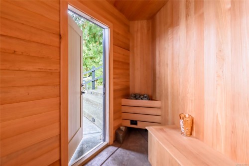 111 Horbury Rd, Cumberland, BC 
