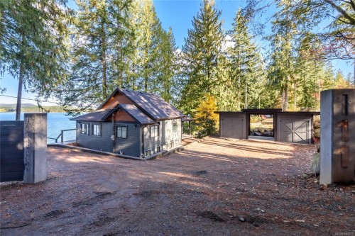111 Horbury Rd, Cumberland, BC 