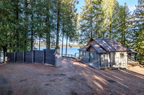111 Horbury Rd, Cumberland, BC 