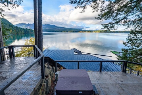 111 Horbury Rd, Cumberland, BC 