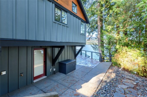 111 Horbury Rd, Cumberland, BC 