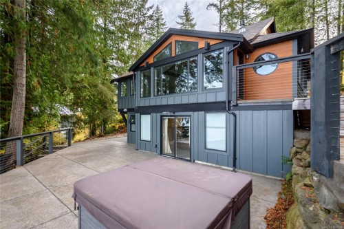 111 Horbury Rd, Cumberland, BC 