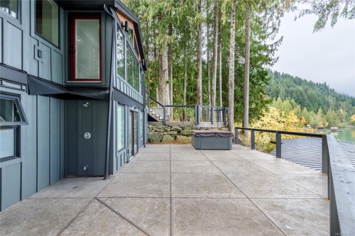 111 Horbury Rd, Cumberland, BC 