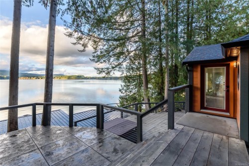 111 Horbury Rd, Cumberland, BC 