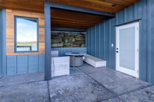 111 Horbury Rd, Cumberland, BC 