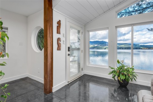 111 Horbury Rd, Cumberland, BC 