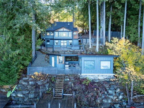 111 Horbury Rd, Cumberland, BC 