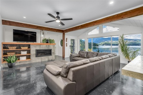 111 Horbury Rd, Cumberland, BC 