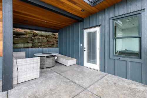 111 Horbury Rd, Cumberland, BC 