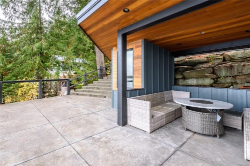 111 Horbury Rd, Cumberland, BC 