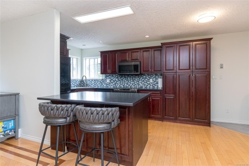 2333 Selwyn Rd, Langford, BC 