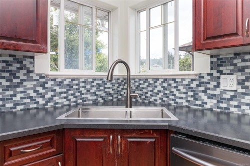 2333 Selwyn Rd, Langford, BC 