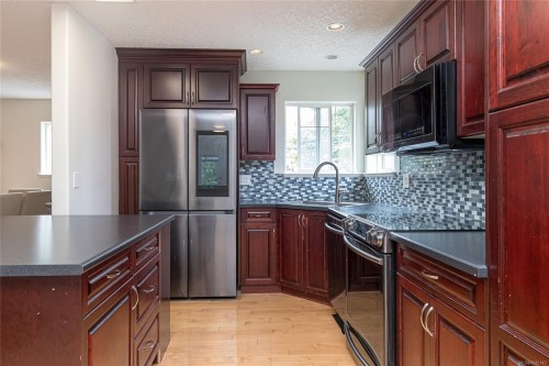 2333 Selwyn Rd, Langford, BC 