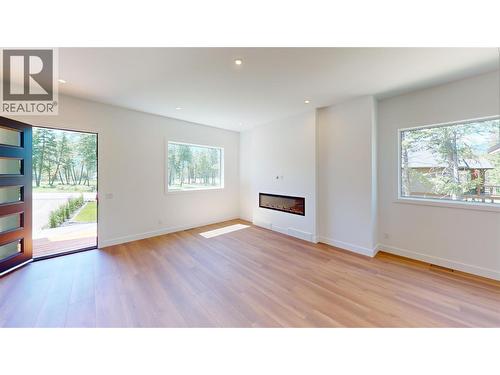 2636 Taynton Trail, Invermere, BC - Indoor Photo Showing Kitchen