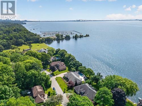 90 Oaklands Park Court, Burlington, ON 