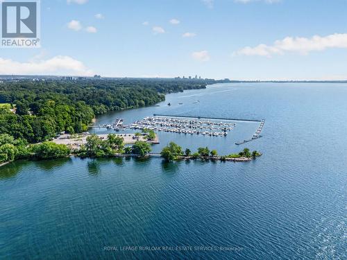 90 Oaklands Park Court, Burlington, ON 