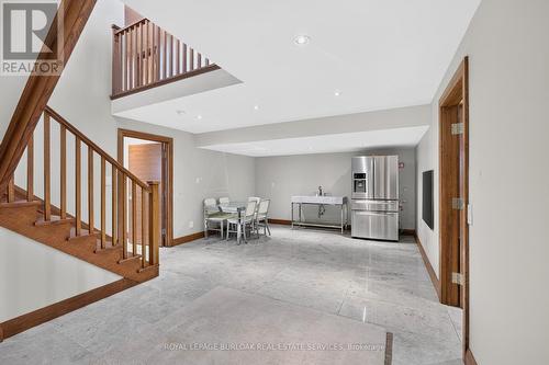 90 Oaklands Park Court, Burlington, ON 