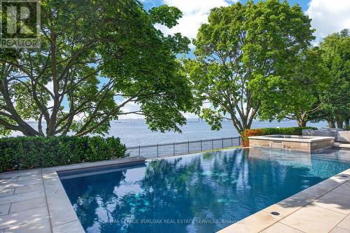 90 Oaklands Park Court, Burlington, ON 