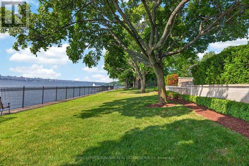 90 Oaklands Park Court, Burlington, ON 