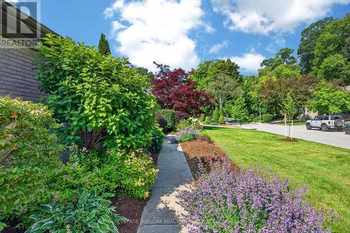 90 Oaklands Park Court, Burlington, ON 