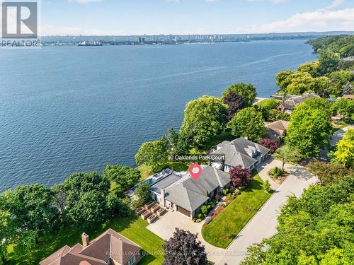 90 Oaklands Park Court, Burlington, ON 