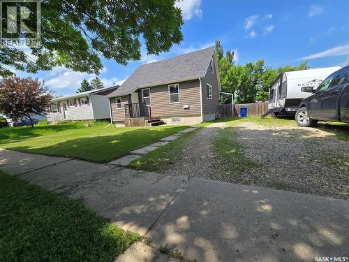 107 9Th Avenue S, Weyburn, SK 