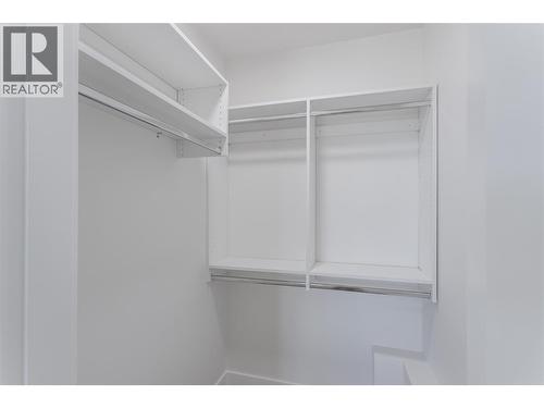 Walk In Closet - 1152 Hume Avenue, Kelowna, BC 