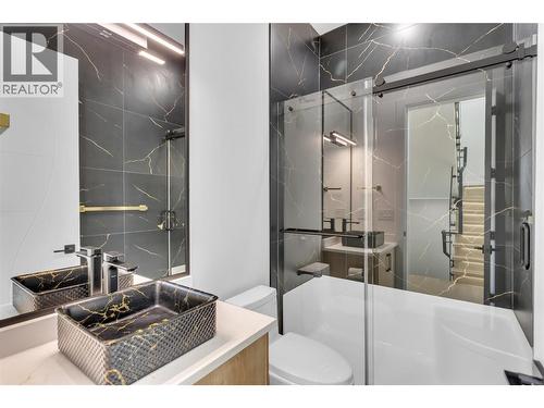 Full Bathroom on Main Floor - 1152 Hume Avenue, Kelowna, BC 