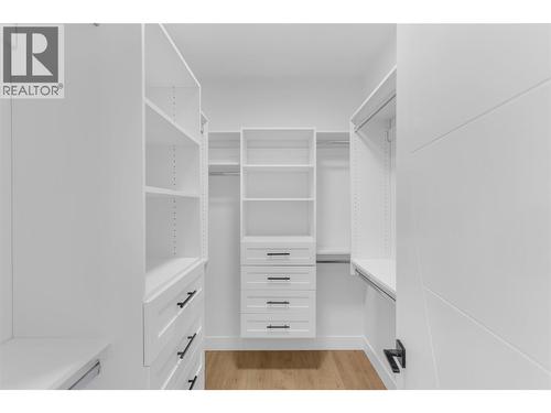 Walk in Closet - 1152 Hume Avenue, Kelowna, BC 