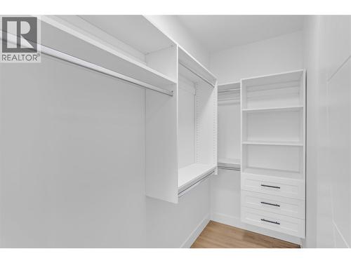 Walk In - 1152 Hume Avenue, Kelowna, BC 