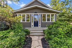 47 STEWART STREET Oakville, ON L6K 1X6