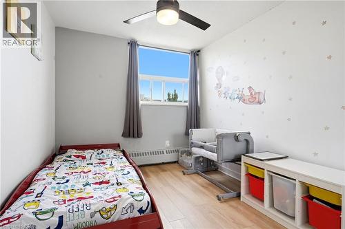 Bright room featuring wood-finish flooring and a large window with privacy drapes - 15 Nicklaus Drive Unit# 17, Hamilton, ON 