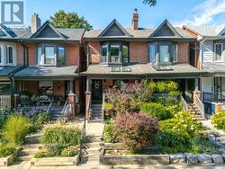 54 MARCHMOUNT ROAD Toronto, ON M6G 2A9