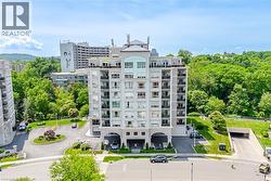 2000 CREEKSIDE Drive Unit# 707  Dundas, ON L9H 7S7