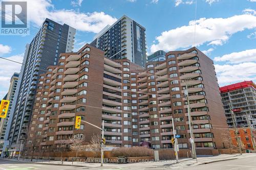 810 - 151 Bay Street, Ottawa, ON 