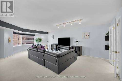 810 - 151 Bay Street, Ottawa, ON 