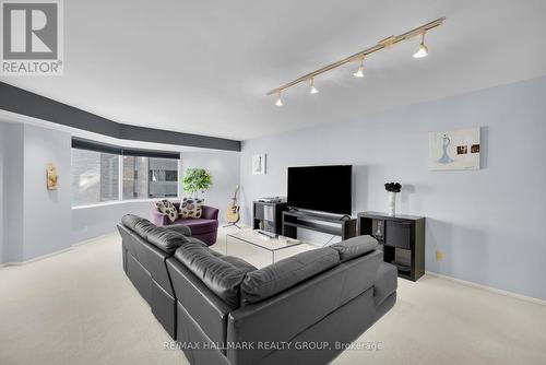 810 - 151 Bay Street, Ottawa, ON 