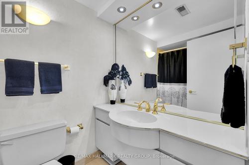 810 - 151 Bay Street, Ottawa, ON 