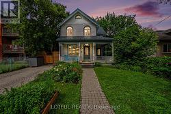 1 - 518 HILSON AVENUE Ottawa, ON K1Z 6C8