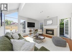 3385 W 8TH AVENUE  Vancouver, BC V6R 1Y3