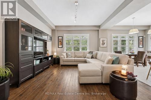 196 Maple Bush Drive, Cambridge, ON 