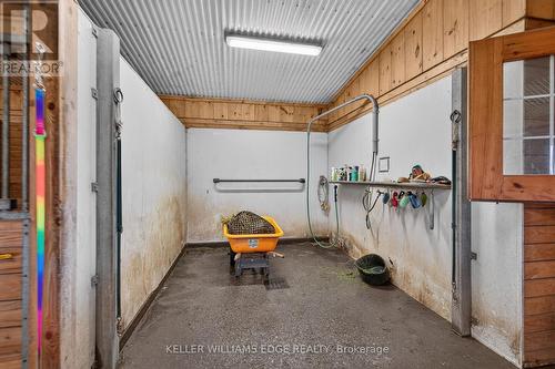 WASH STALL - 564 8Th Concession Road E, Hamilton, ON 