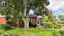 1 HELSBY CRESCENT  Toronto, ON M8W 4V7