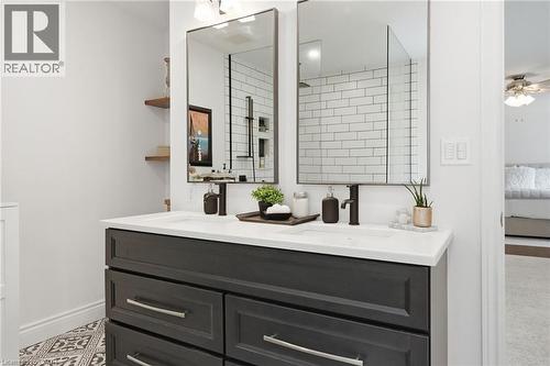 5347 Jameson Crescent, Burlington, ON - Indoor Photo Showing Bathroom