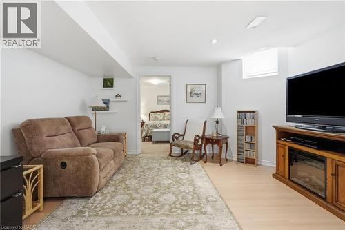 5347 Jameson Crescent, Burlington, ON - Indoor Photo Showing Living Room